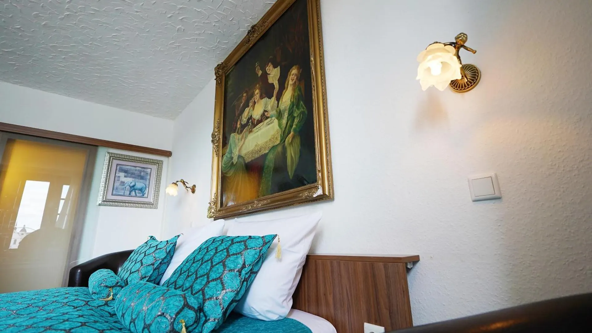 Hotel Und Restaurant Loewenbraeu Koeln  Cologne