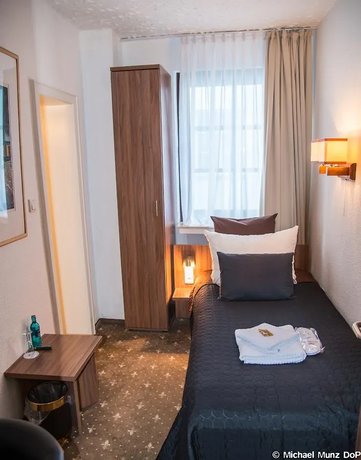 Hotel Und Restaurant Loewenbraeu Koeln  Cologne
