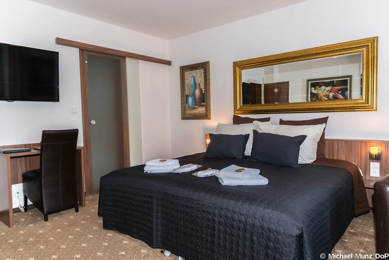 Hotel Und Restaurant Loewenbraeu Koeln