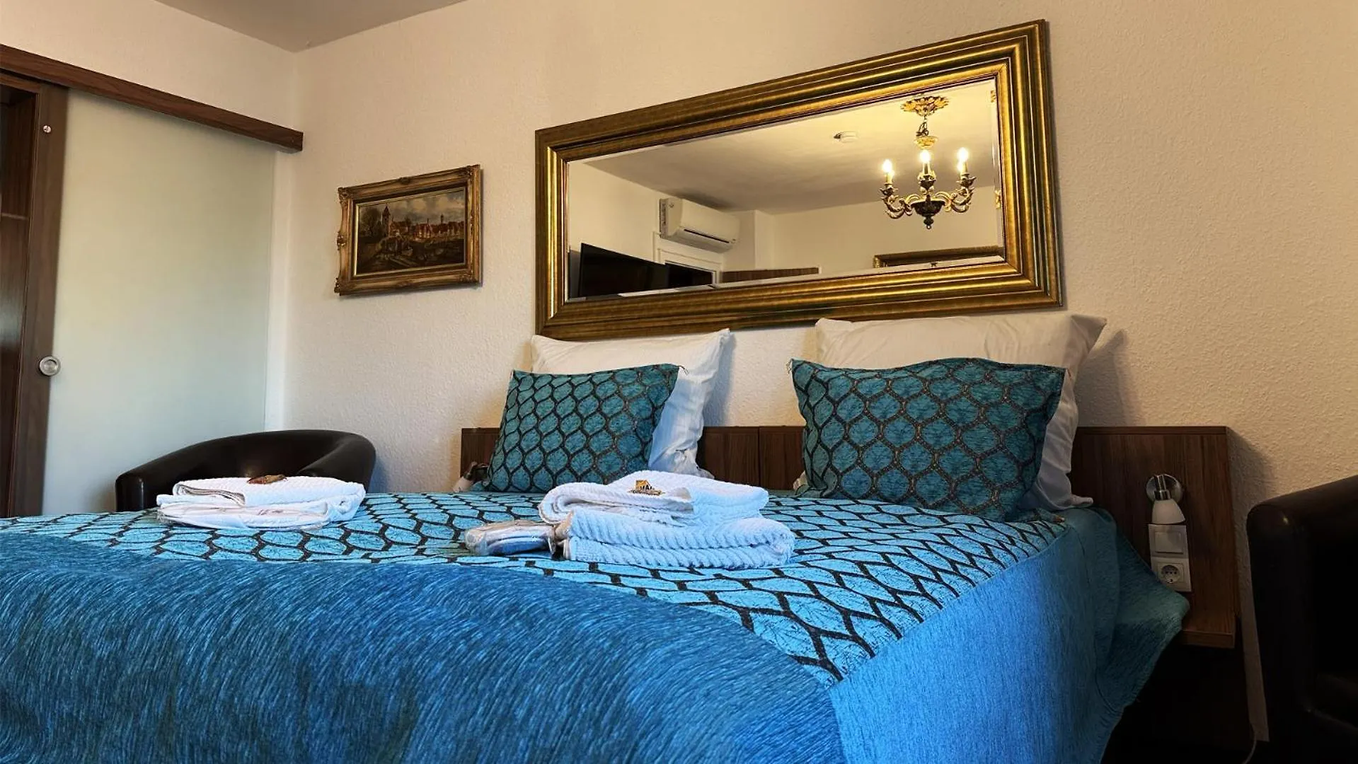 Hotel Und Restaurant Loewenbraeu Koeln 3*, קלן