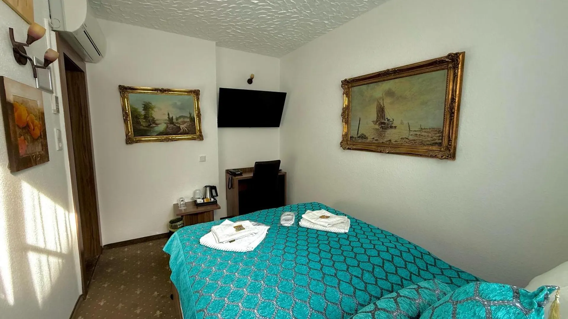 Hotel Und Restaurant Loewenbraeu Koeln  קלן
