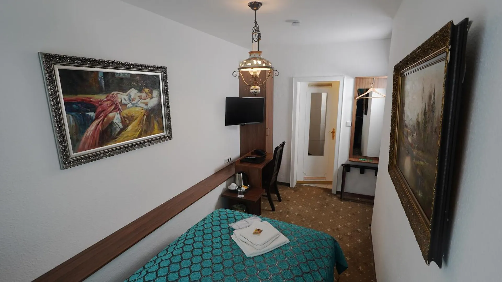 Hotel Und Restaurant Loewenbraeu Koeln Germany