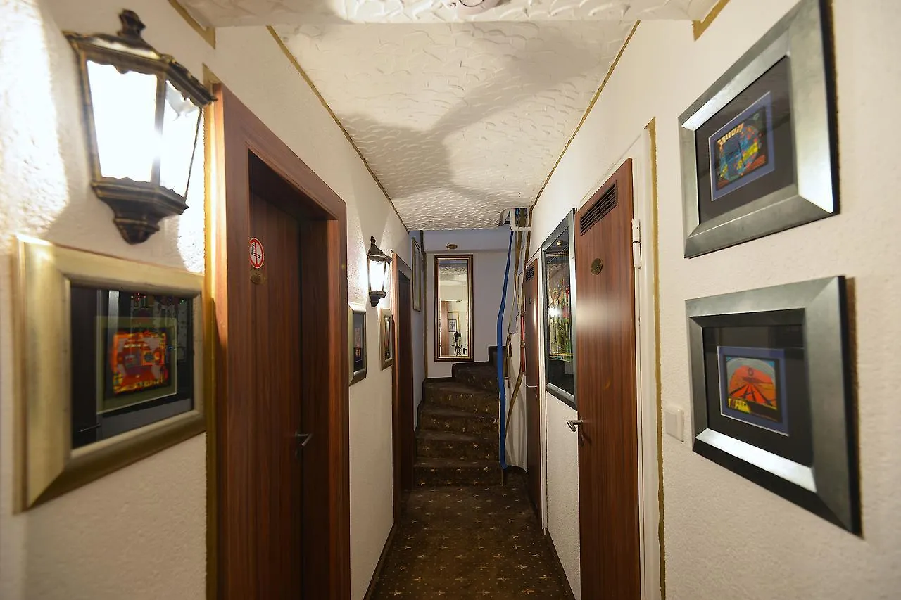 Hotel Und Restaurant Loewenbraeu Koeln קלן