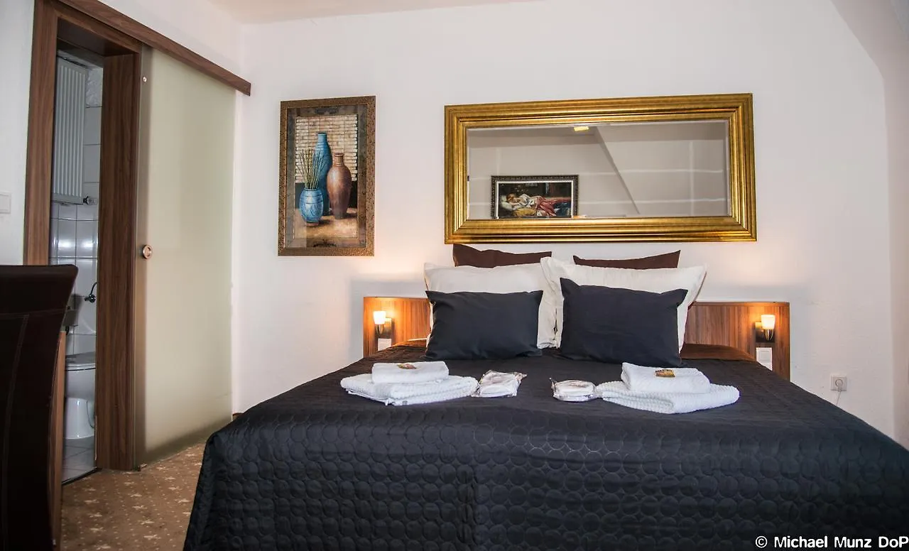 Hotel Und Restaurant Loewenbraeu Koeln 3*, קלן