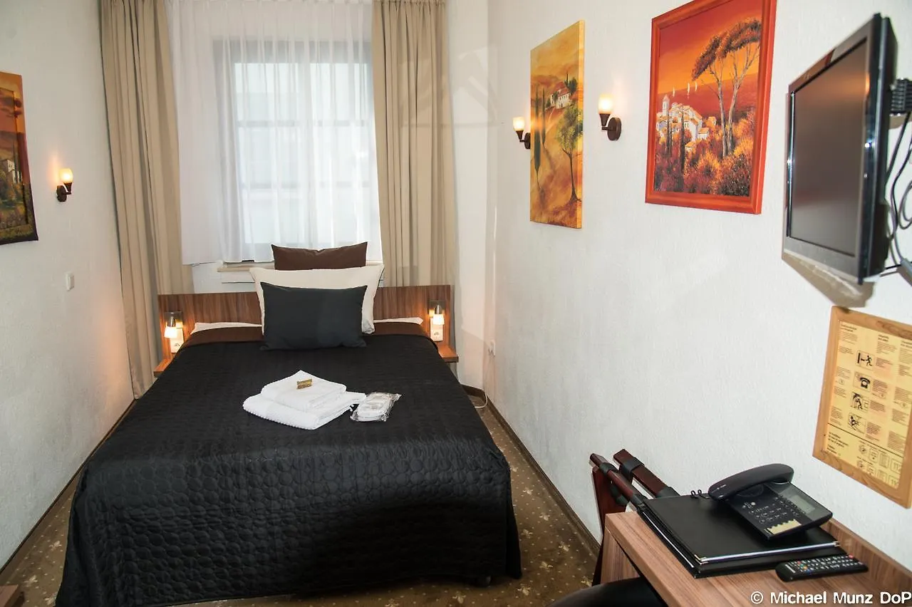 Hotel Und Restaurant Loewenbraeu Koeln  קלן