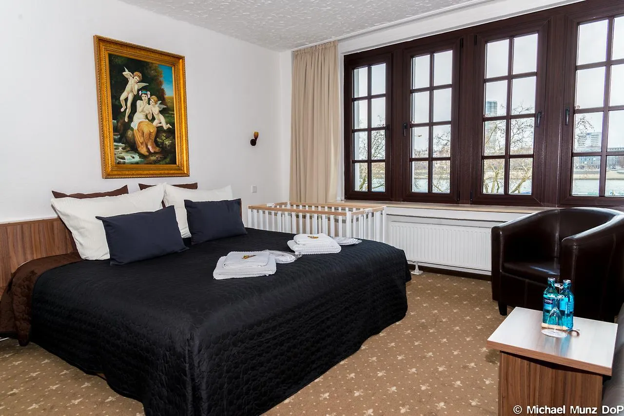 Hotel Und Restaurant Loewenbraeu Koeln 3*, קלן גרמניה