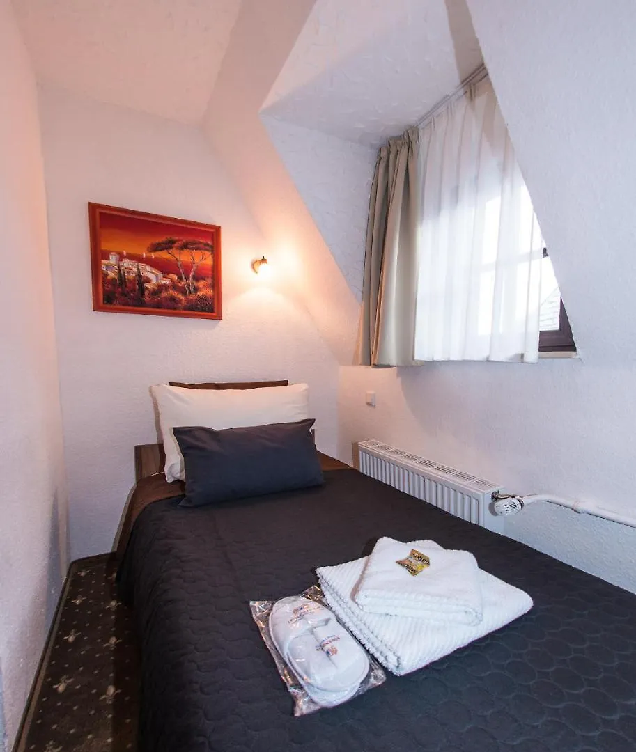 Hotel Und Restaurant Loewenbraeu Koeln