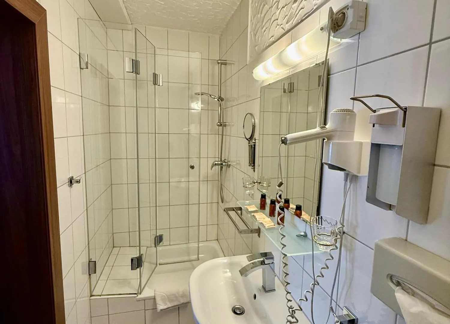 Hotel Und Restaurant Loewenbraeu Koeln 3*, Cologne