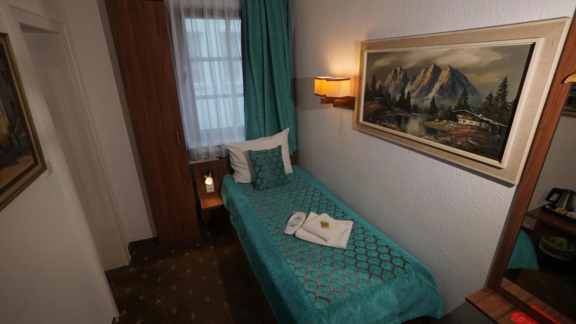 Hotel Und Restaurant Loewenbraeu Koeln 3*, Colónia