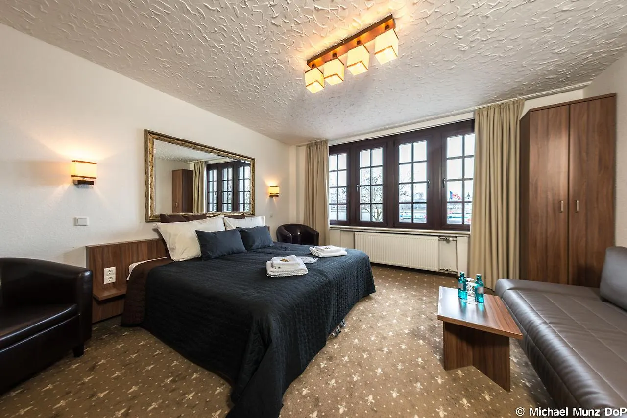 Hotel Und Restaurant Loewenbraeu Koeln Alemanha