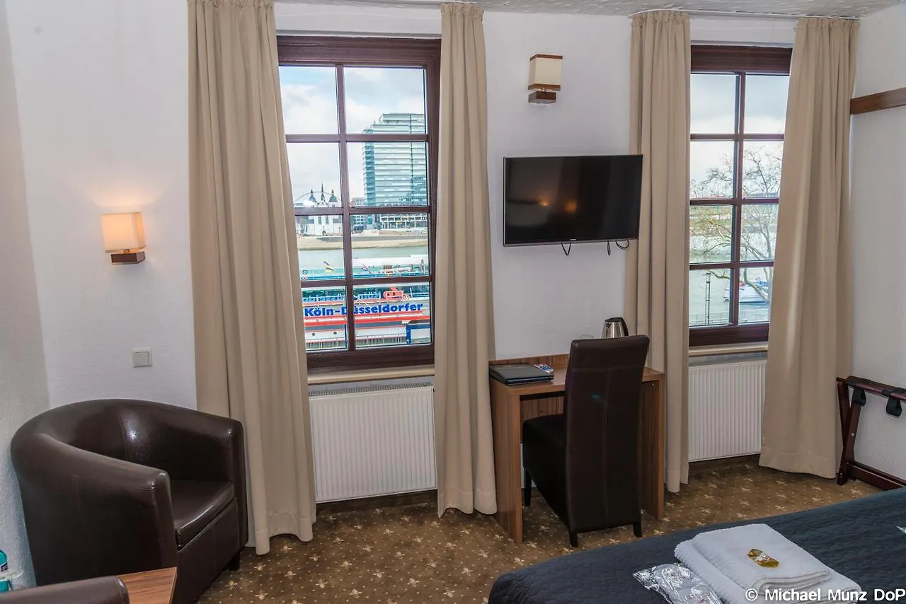 Hotel Und Restaurant Loewenbraeu Koeln