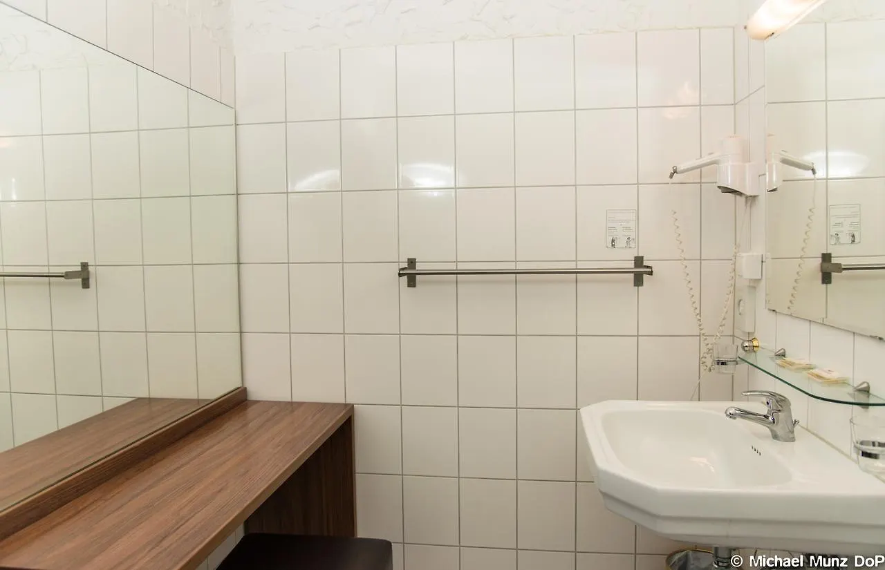 Hotel Und Restaurant Loewenbraeu Koeln Germany
