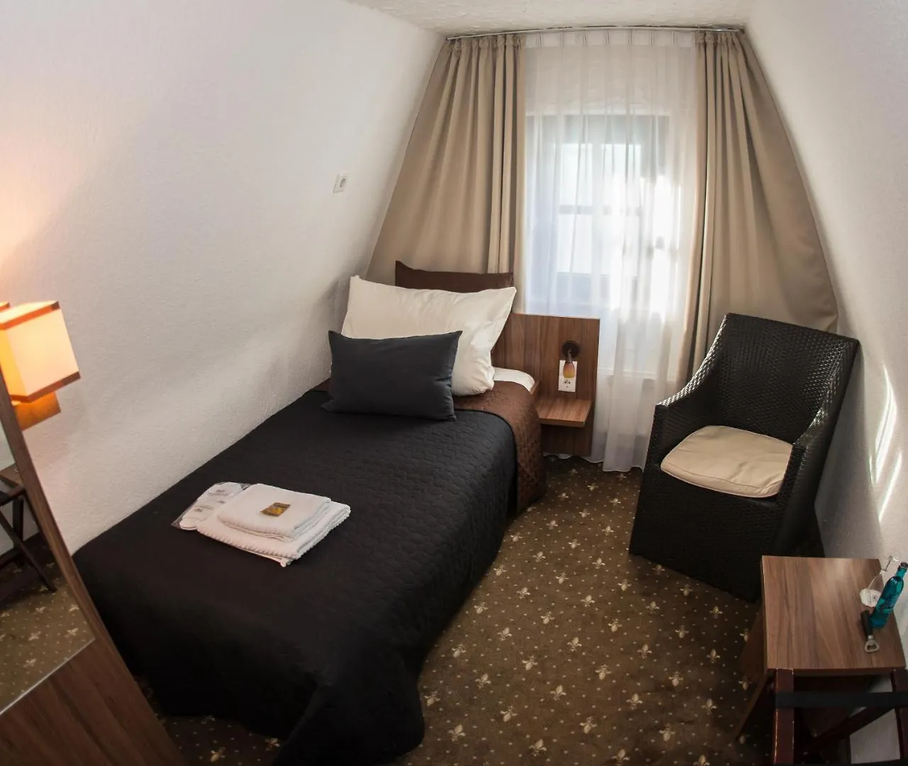 Hotel Und Restaurant Loewenbraeu Koeln  Colónia